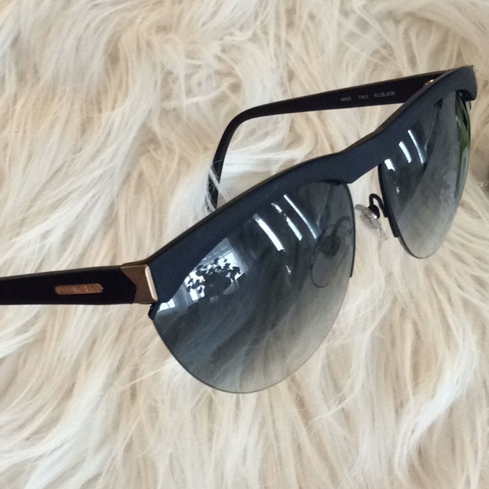 AUTHENTIC LUXOTTICA💞Gorgeous sunglasses